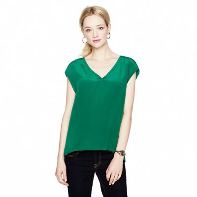 WC1466380C - Lucy Silk V-Neck Tee