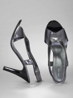 City Style Crisscross Pump